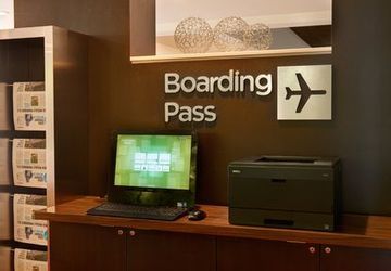 Courtyard Detroit Metro Airport Hotel 3*